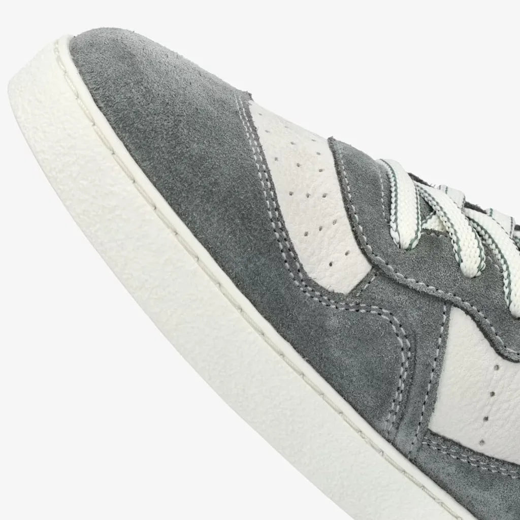 Adults' baefoot shoes made in Europe