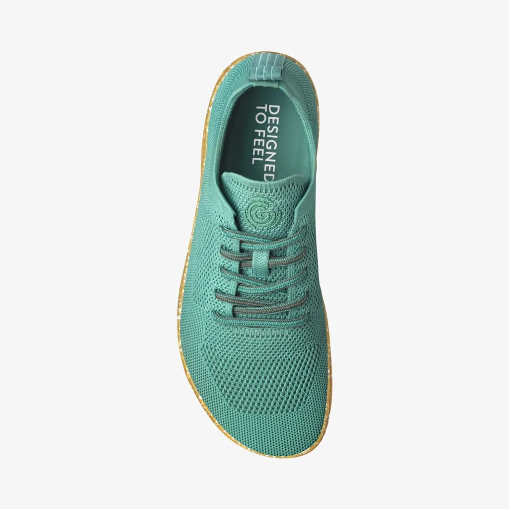 Lightweight barefoot sneaker